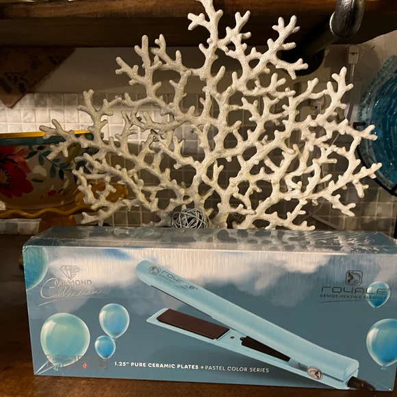Royale Professional Hair Straightener Diamond Collection in Tiffany blue